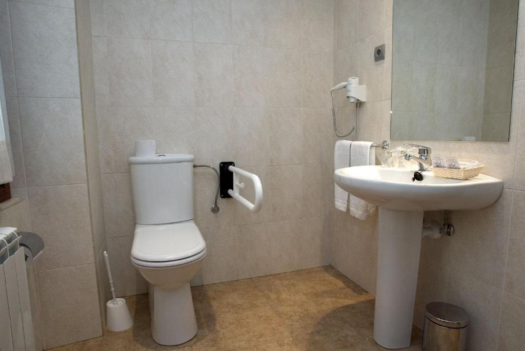 Koupelna v ubytování Hotel Errekagain