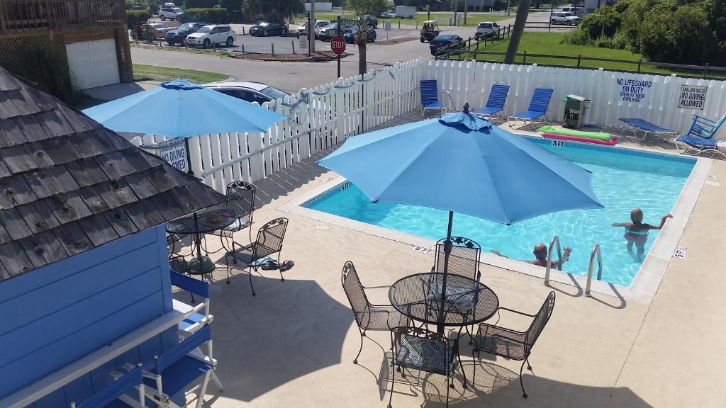 Bazén v ubytování Edgewater Inn nebo v jeho okolí