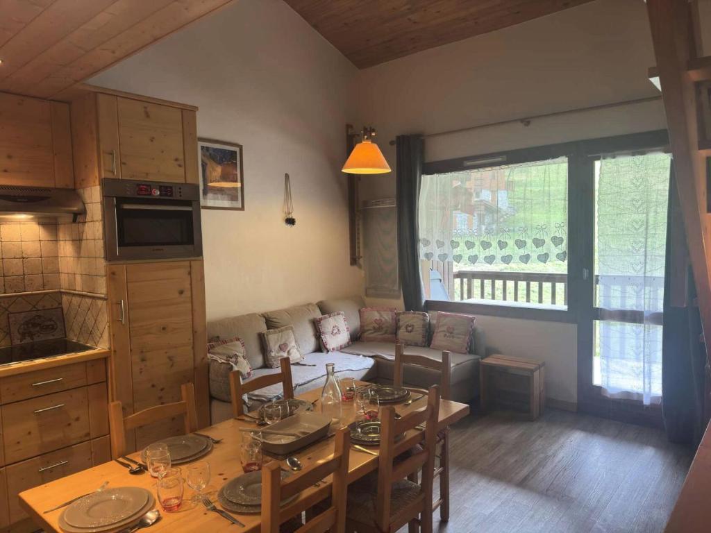 Η κουζίνα ή μικρή κουζίνα στο Résidence Portail - Le Portail 64 - 3 pièces au pied des pistes, classé 3 étoiles MAE-5024