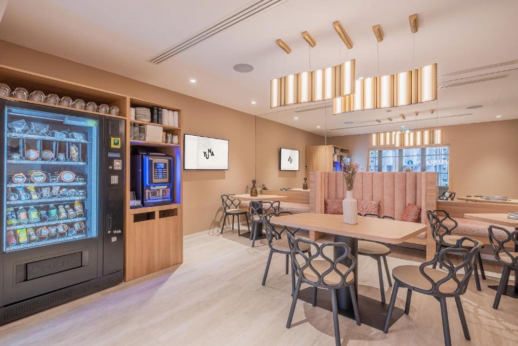 Yuna Porte-Maillot - ApartHotel photo