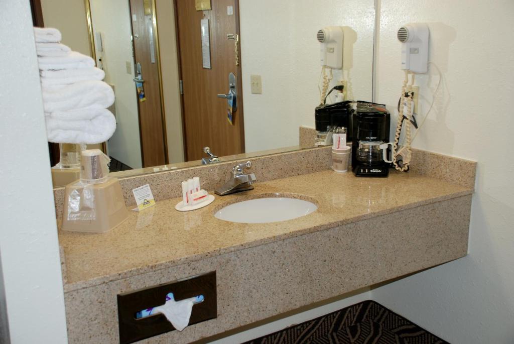 Days Inn by Wyndham Dyersburg - Queen Kamer Met 2 Queensize Bedden – Niet-Rokers