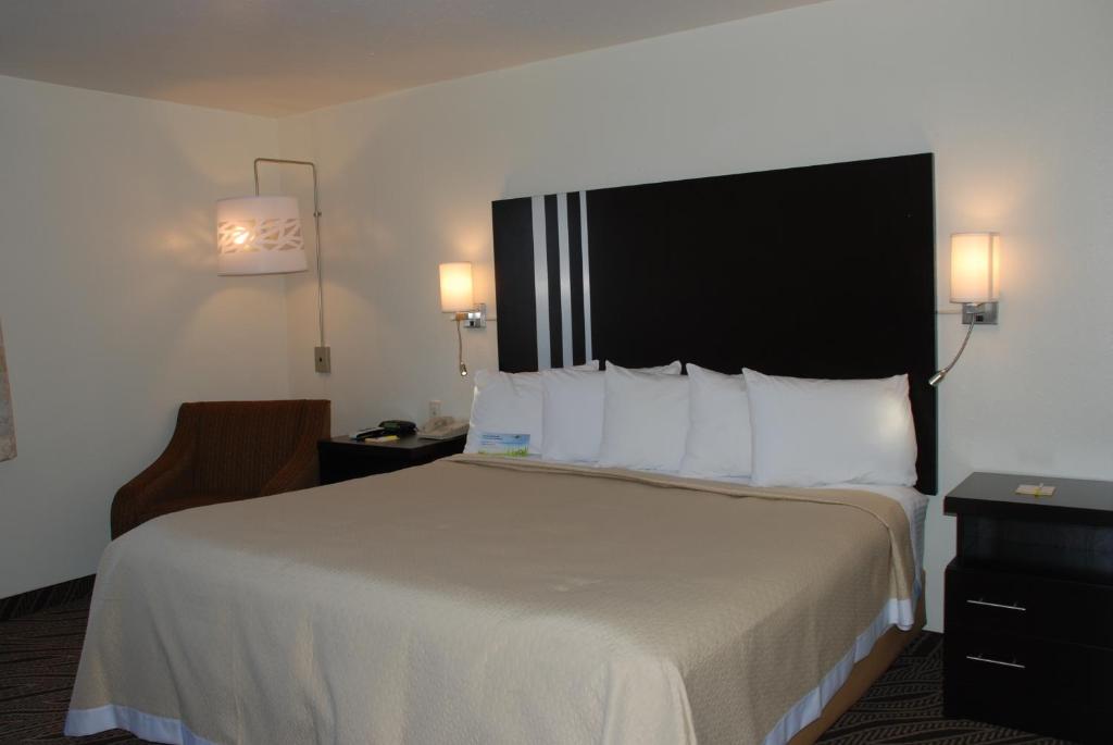 Days Inn by Wyndham Dyersburg - Kamer Met Kingsize Bed - Niet-roken
