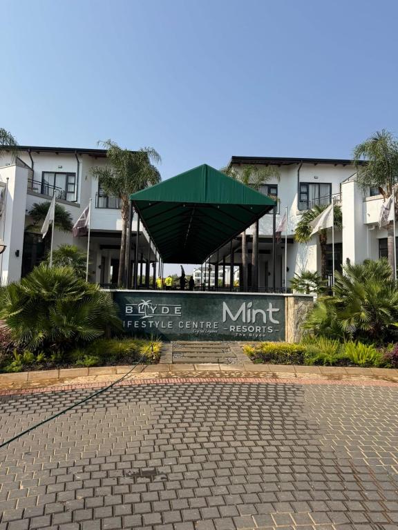 Το κτήριο όπου στεγάζεται  το διαμέρισμα