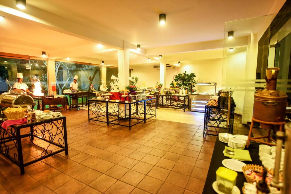 Restaurace v ubytování Mandara Rosen Yala, Kataragama