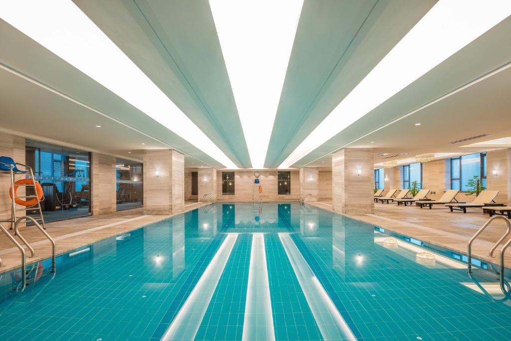 Bazén v ubytování Happiness Hotel nebo v jeho okolí