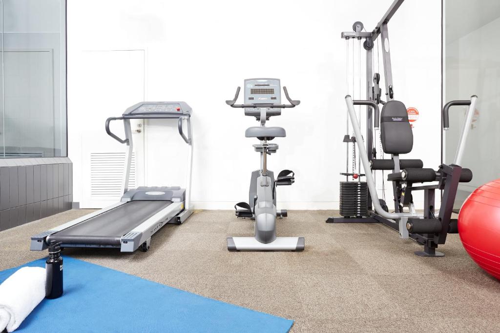 Fitness centrum a/nebo fitness zařízení v ubytování Dandenong Central Apartments Official