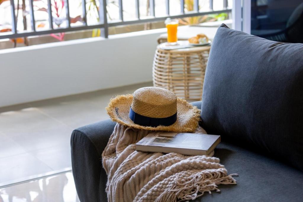Khu vực ghế ngồi tại The Terraza A302 Studio Apartment