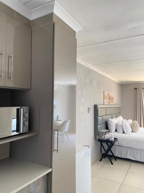 Ένα ή περισσότερα κρεβάτια σε δωμάτιο στο THABAKGOLO GUEST HOUSE