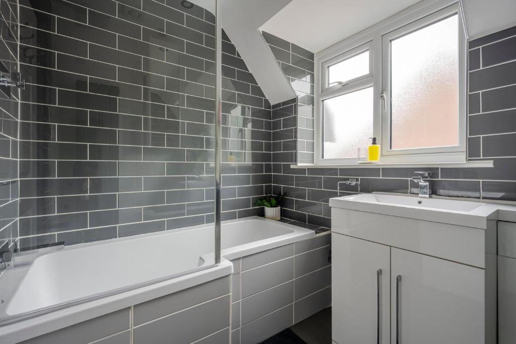 Detached House in Quiet Village - Pets Allowed 3