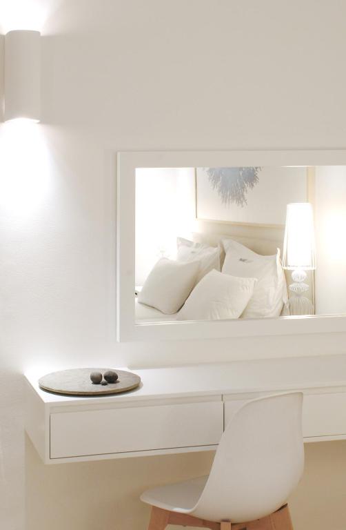 Aqua Blue Beach Hotel - 8