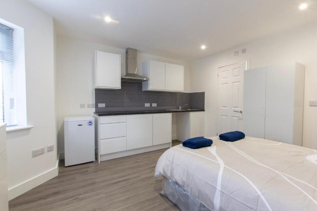Η κουζίνα ή μικρή κουζίνα στο Radstock Road - Room 1b