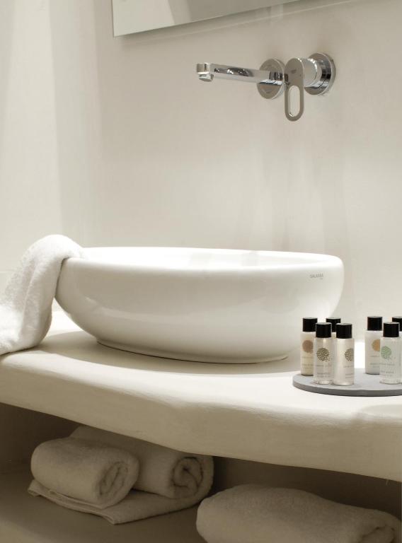 Aqua Blue Beach Hotel - 9