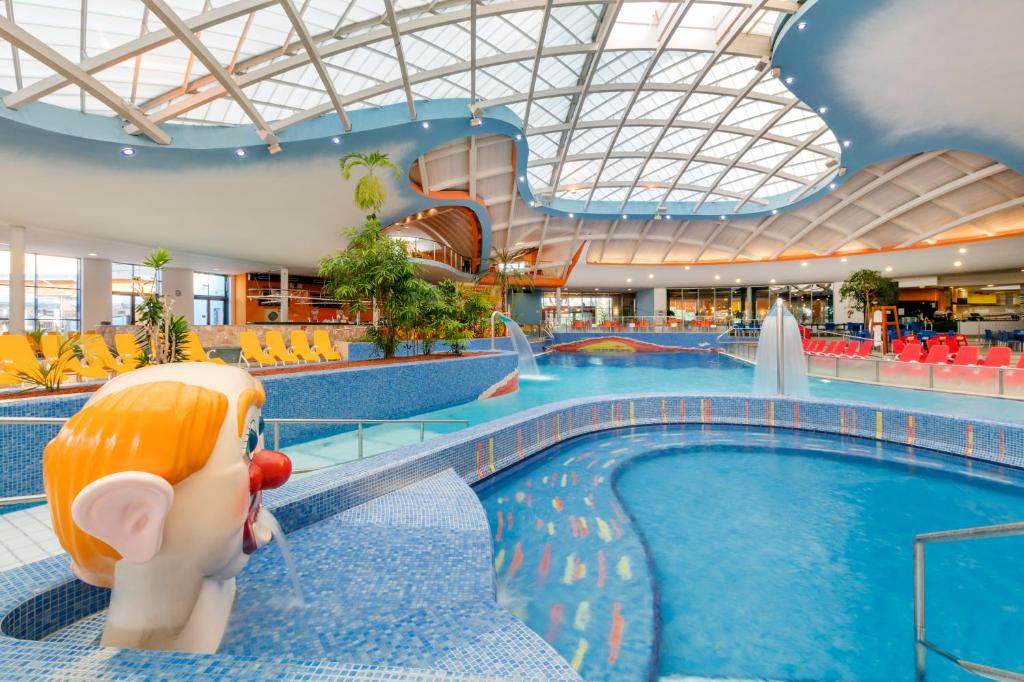 Bazén v ubytování H2O Hotel-Therme-Resort, 3 Sterne superior, für Familien mit Kindern nebo v jeho okolí
