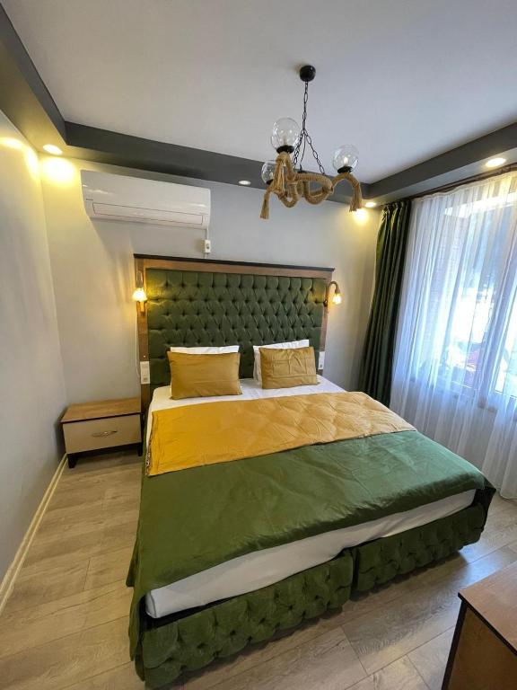 Ένα ή περισσότερα κρεβάτια σε δωμάτιο στο Gölevi bungalov uzungöl