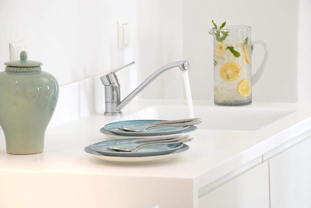 Aqua Blue Beach Hotel - 15