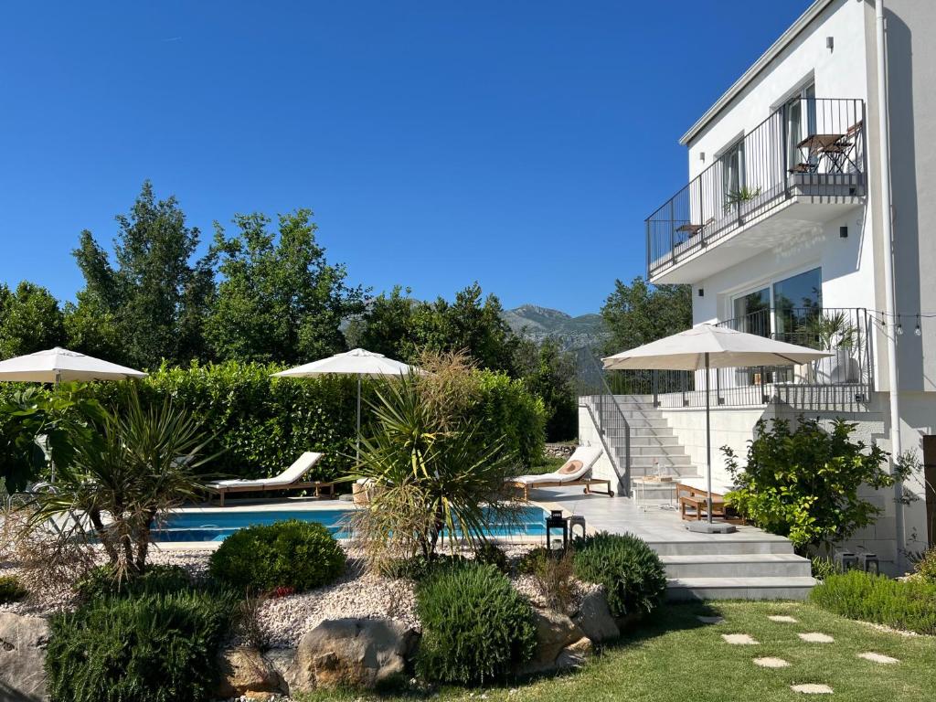 Bazén v ubytování Meridiem Holiday Home in Dubrovnik region nebo v jeho okolí