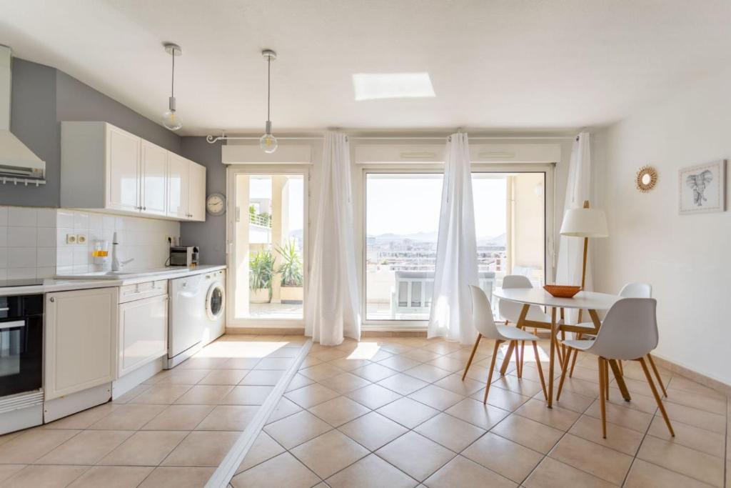 Stunning Marseille Apartment 4, 6 People Air Conditioning Parking