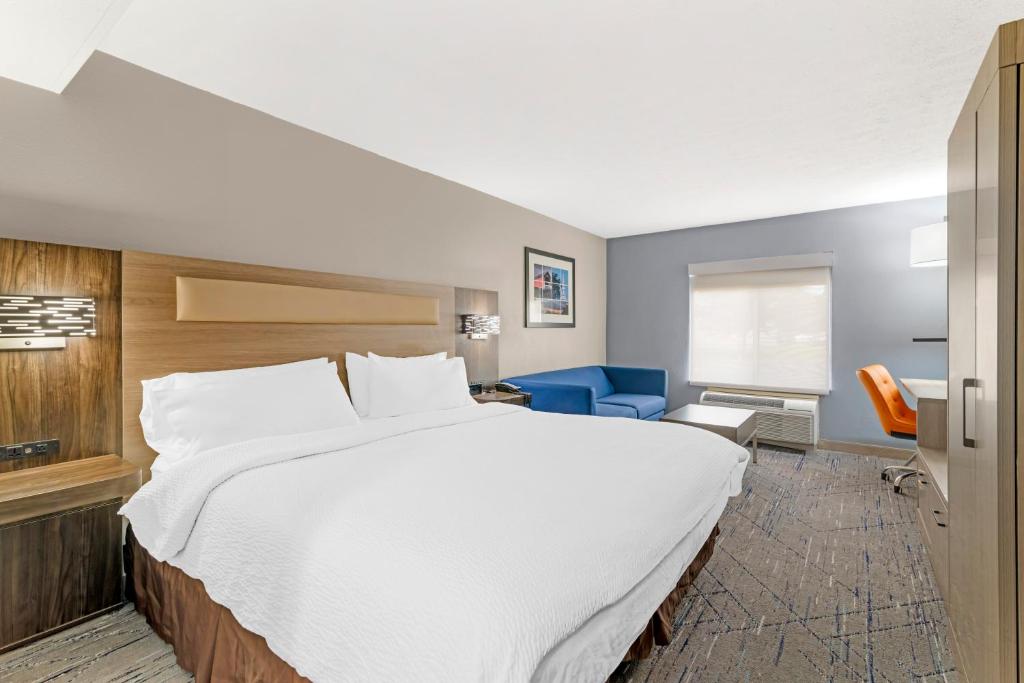 Keene Elm City Hotel, an Ascend Collection Hotel - King Room With Sofa Bed - Pet Friendly