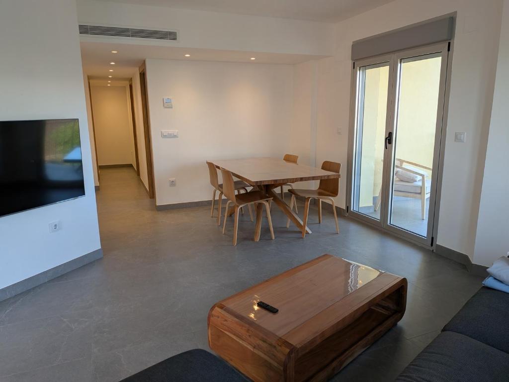 a living room with a table and a couch at Apartamento Gandiaport in Gandía