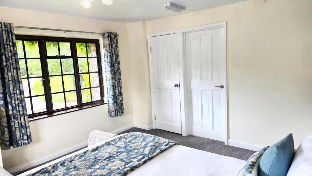 Lakeview Manor - Deluxe Double Room