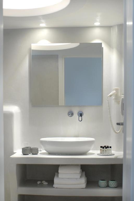 Aqua Blue Beach Hotel - 13