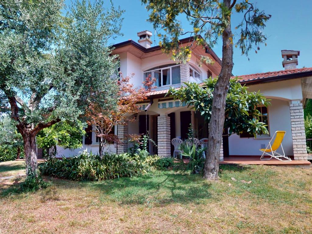 Zahrada ubytování Valentine Lakeside Villa by Bookinggardalake