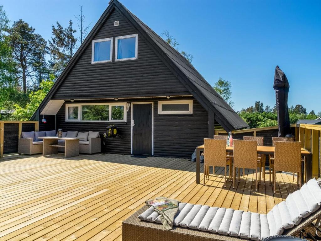 Το κτήριο όπου στεγάζεται  η παραθεριστική κατοικία