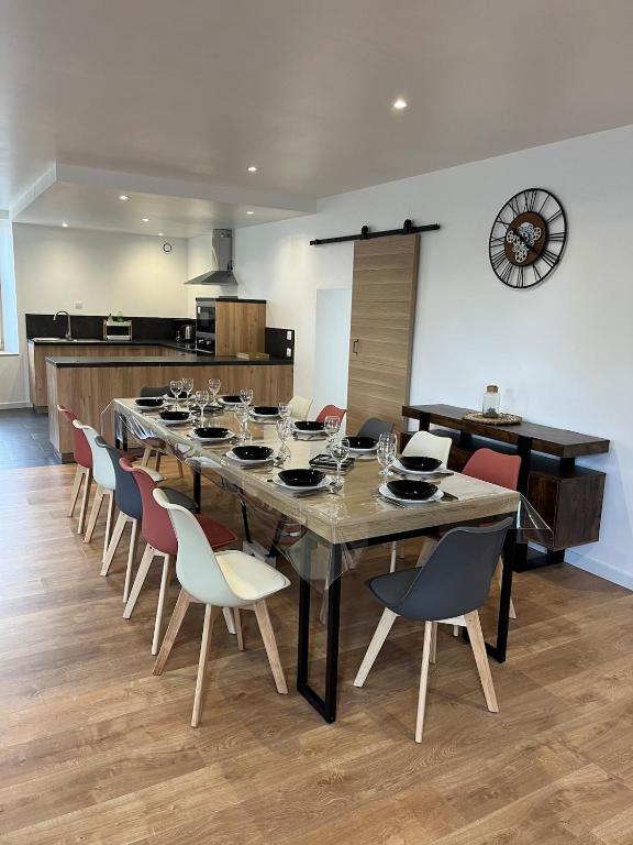 a dining room with a table and chairs at Hébergement La Fontaine in La Coudre