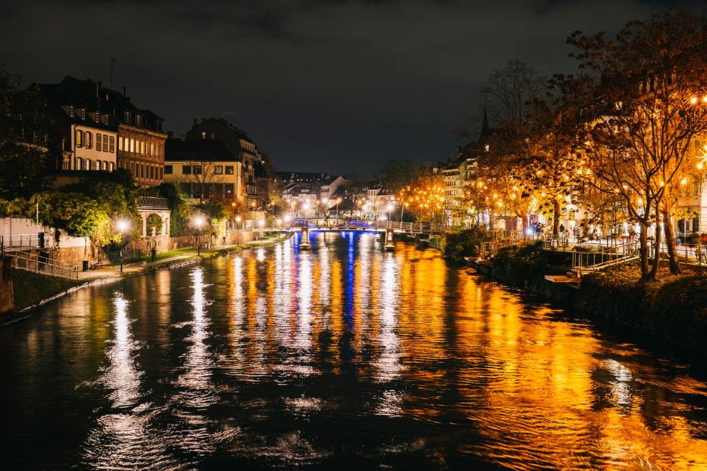 AC Hotel by Marriott Strasbourg - Resim 12