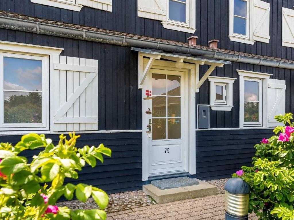 Το κτήριο όπου στεγάζεται  το διαμέρισμα