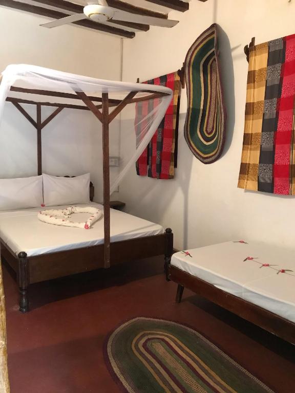 a room with two bunk beds and towels on the wall at NEW ORANGE APARTMEnt in Jambiani