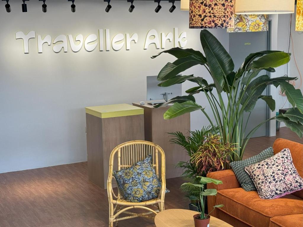 فضای داخلی تراولر آرک اند بانکس در کوالالامپور - تصویر ۳