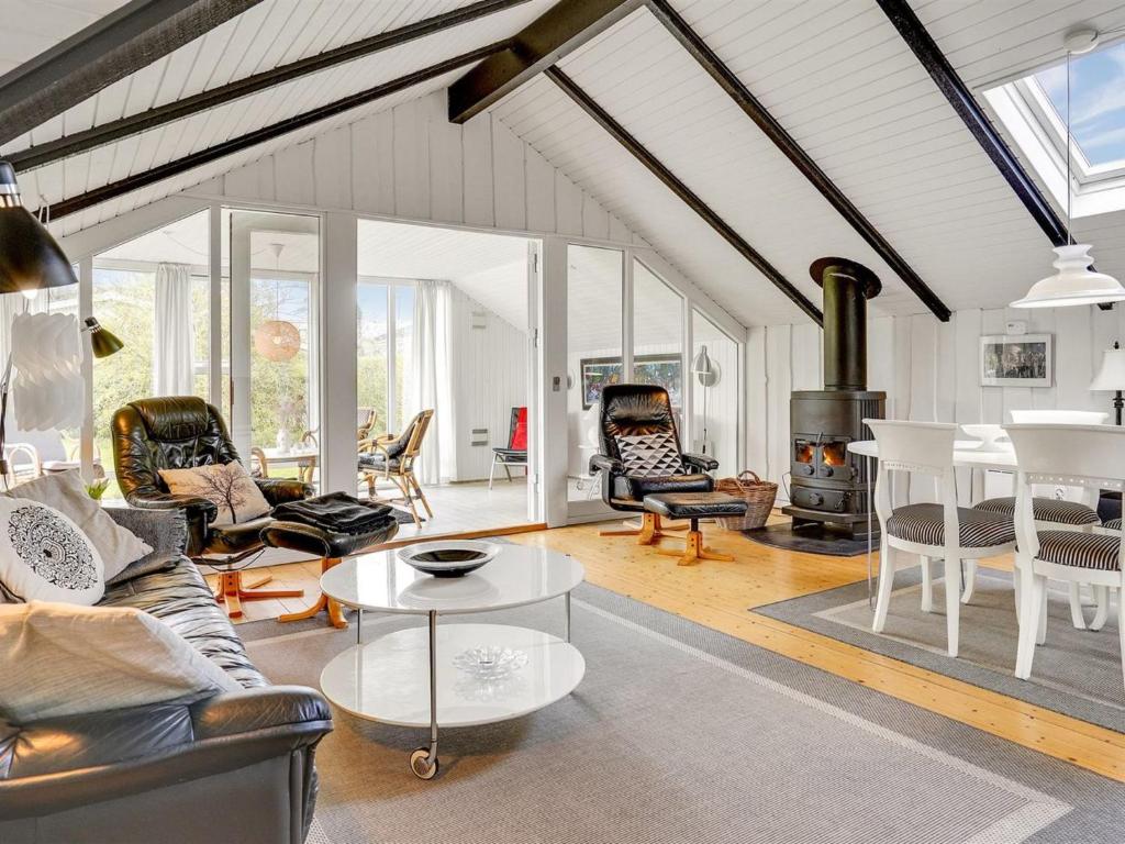 una sala de estar llena de muebles y una chimenea en Holiday Home Magnus - 250m to the fjord by Interhome, en Esbjerg