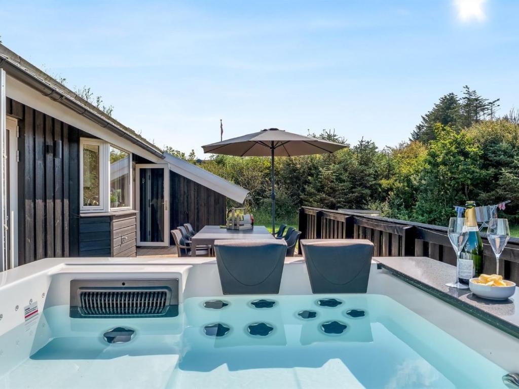 Πισίνα στο ή κοντά στο Holiday Home Ilya - 1-7km from the sea by Interhome