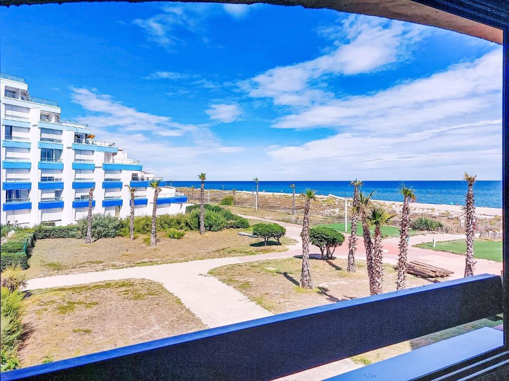 Apartment Front de Mer-26 by Interhome