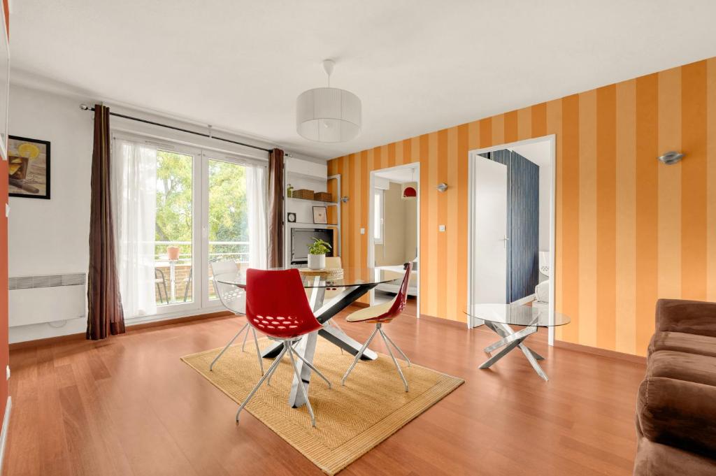 Le Jardin des Muses - T3 climatisé avec terrasse, Piscine et Parking - Two-Bedroom Apartment