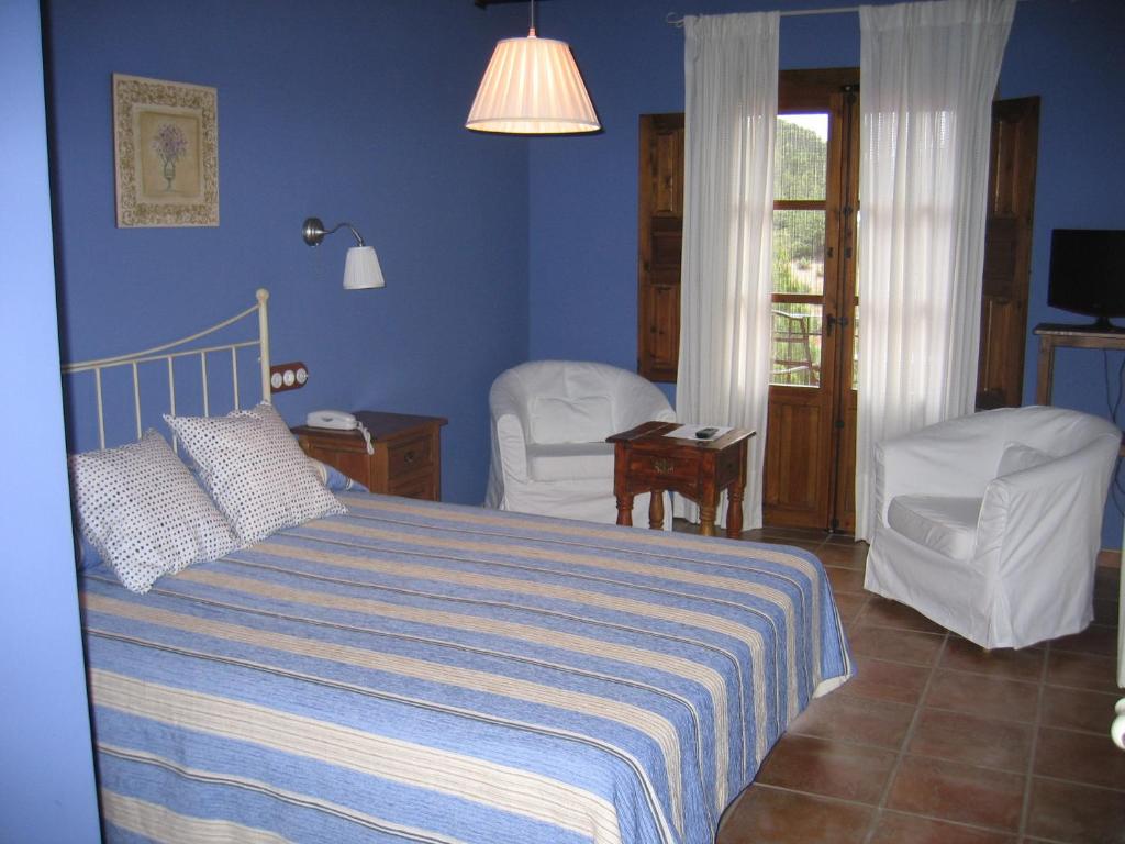 Cama o camas de una habitación en Hotel de Montaña Cueva Ahumada