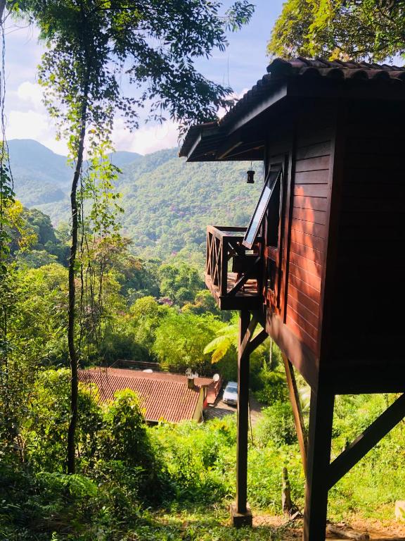a tree house with a view of a mountain at Refúgio eco Lodge in Nova Friburgo