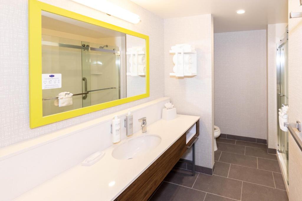 Hampton Inn Selma, Ca - Quarto King Com Frigorífico E Microondas