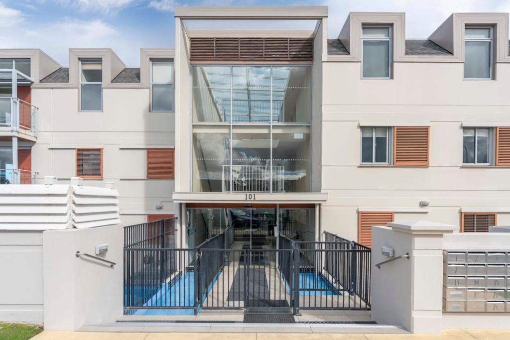 On the Edge of Town Apartment