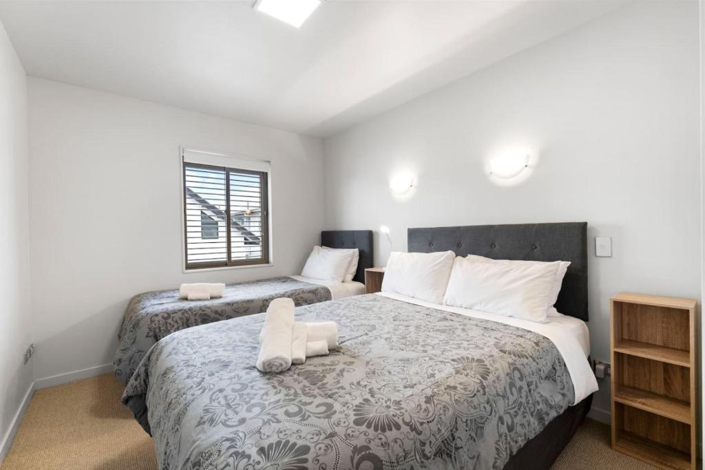 On the Edge of Town Apartment - Resim 2