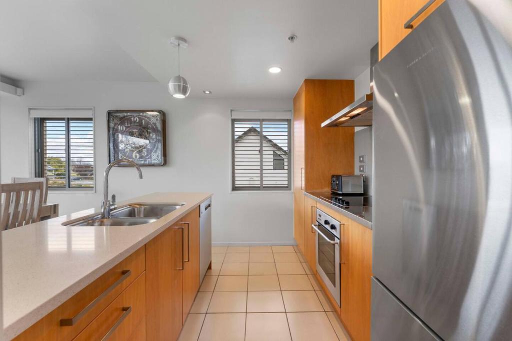 On the Edge of Town Apartment - Resim 18