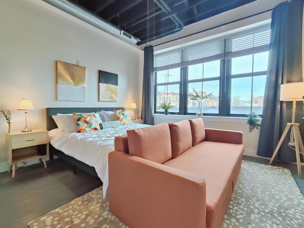 Ένα ή περισσότερα κρεβάτια σε δωμάτιο στο Studio Apt Near Temple Unit with Free Parking for Extended Stays