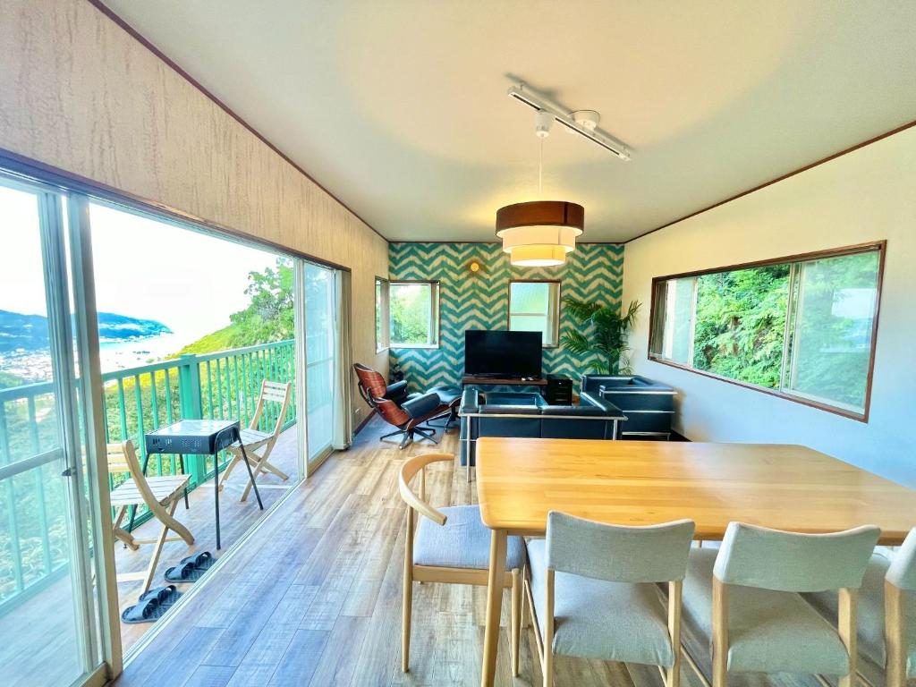 Un televizor și/sau centru de divertisment la izu high village - Vacation STAY 32849v