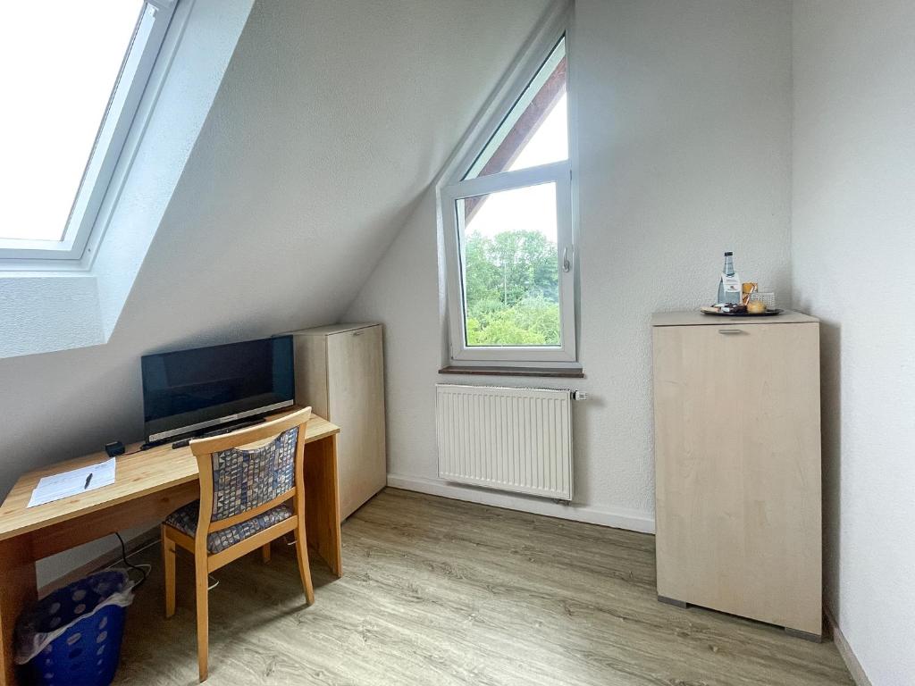 Landhotel Waldheim - Single Room With Shared Bathroom