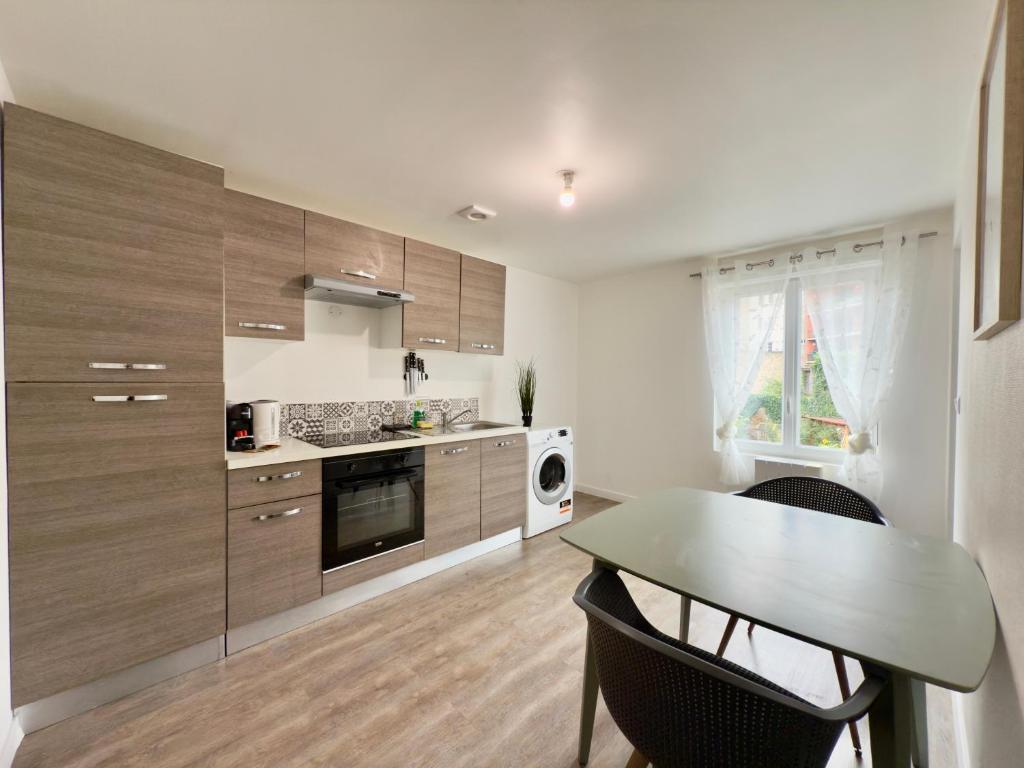 Kuchyň nebo kuchyňský kout v ubytování T1 calme et confort Avenue Garibaldi - DABNB