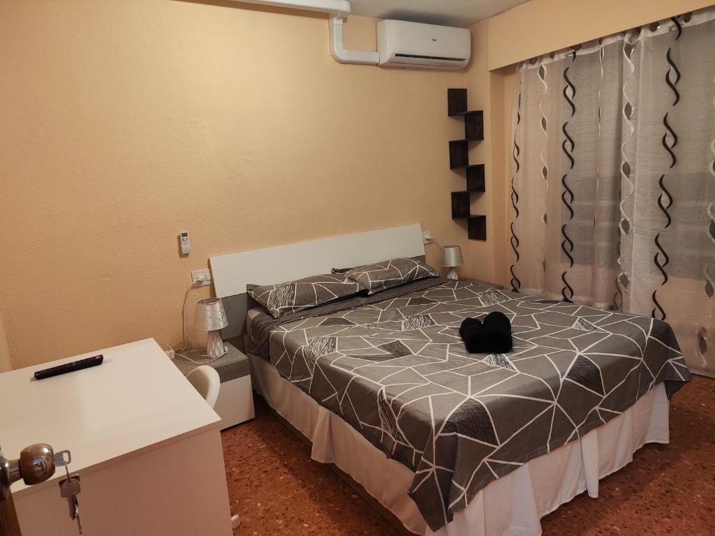 Ένα ή περισσότερα κρεβάτια σε δωμάτιο στο Habitación Doble con baño privado,Gandía en piso compartido con los Anfitriónes