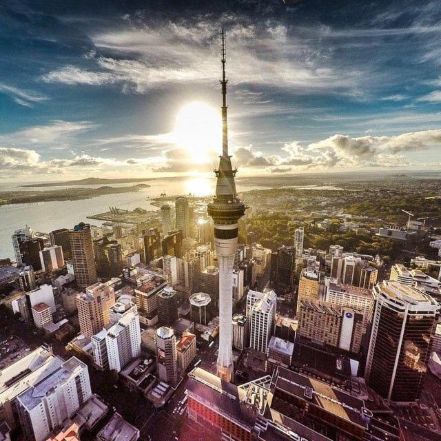 Stylish 2BR City Retreat with Cityscape Views, Pool & Gym - Resim 23