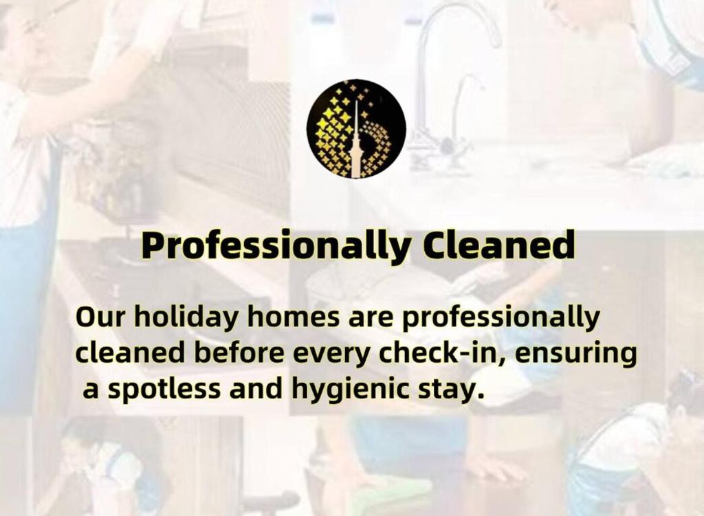 Stylish 2BR City Retreat with Cityscape Views, Pool & Gym - Resim 36