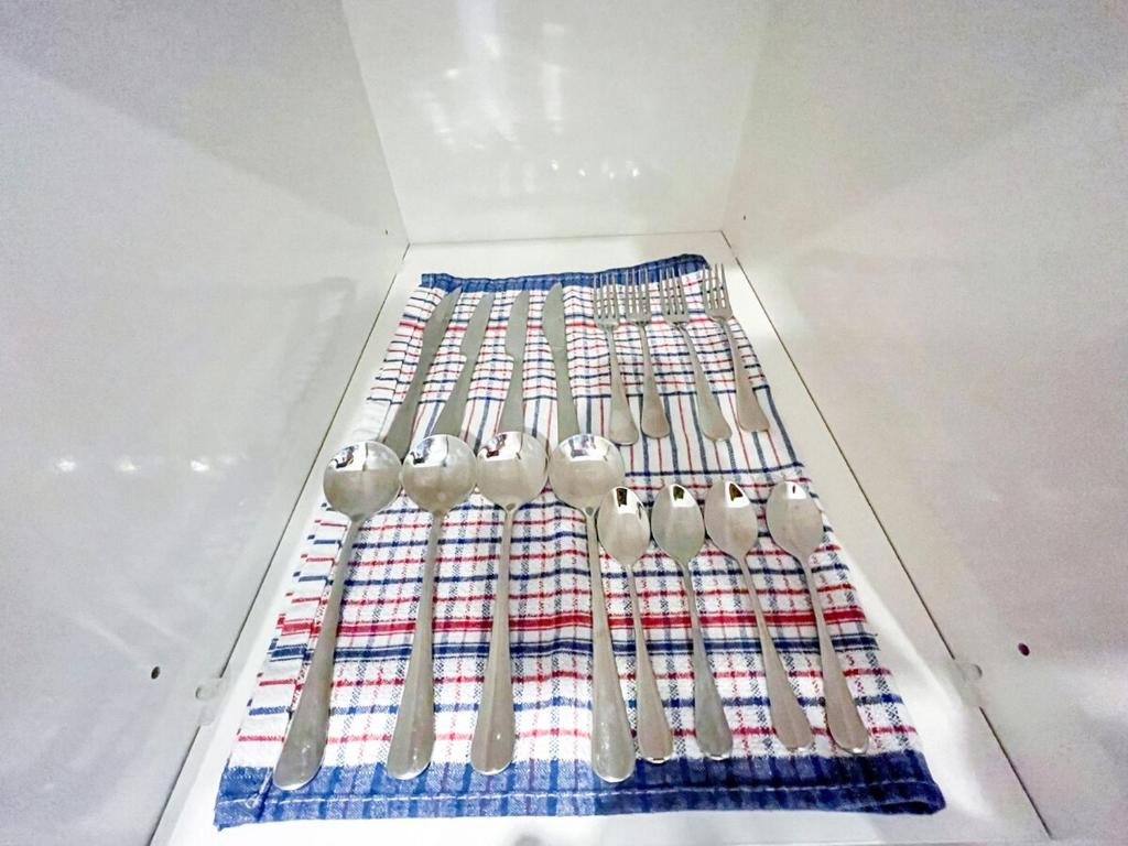 Stylish 2BR City Retreat with Cityscape Views, Pool & Gym - Resim 43